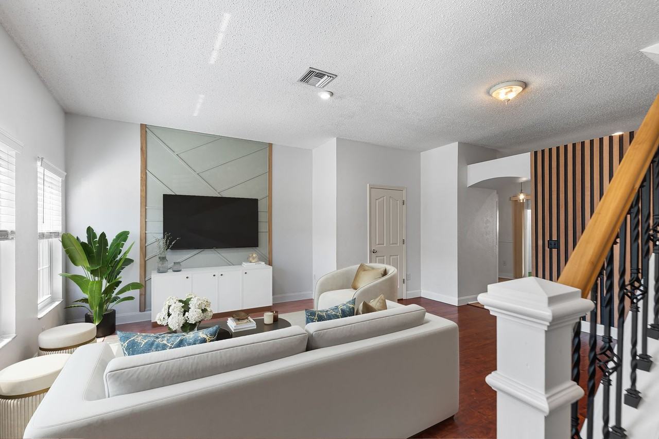 10112 Farmingdale Pl - Photo 2 of 15