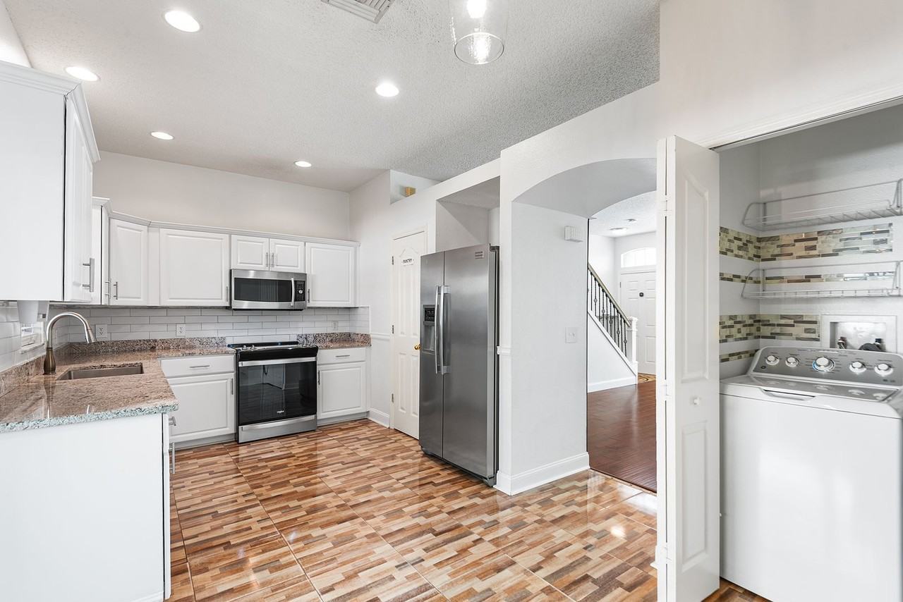 10112 Farmingdale Pl - Photo 4 of 15