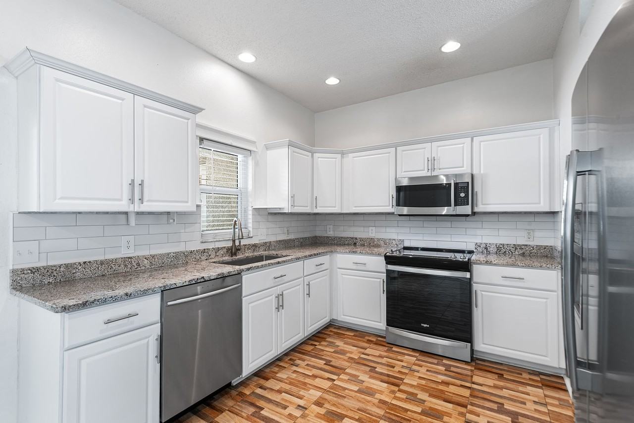 10112 Farmingdale Pl - Photo 6 of 15