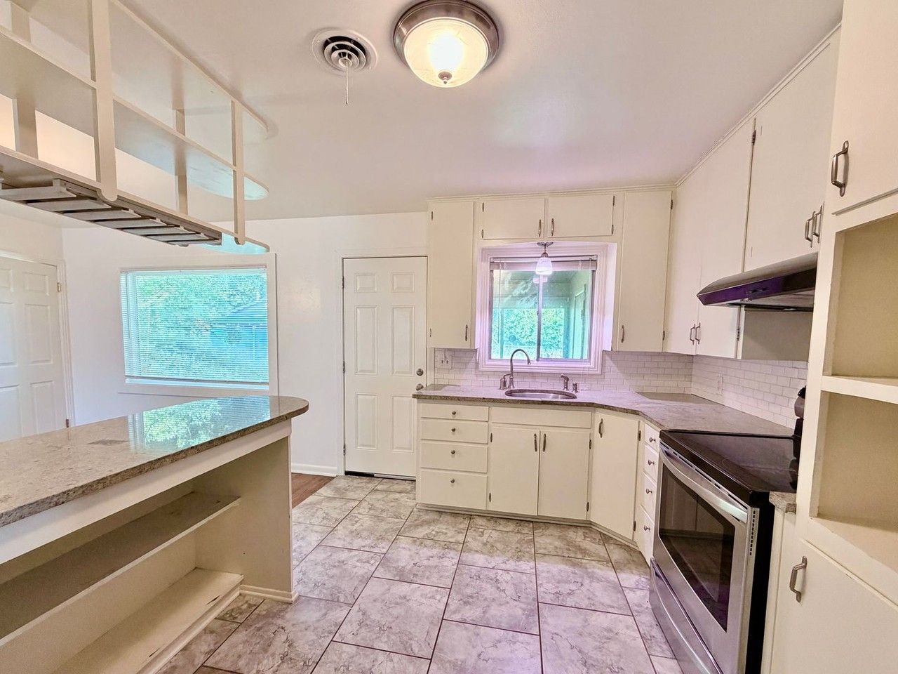 610 Stephen St - Photo 4 of 14