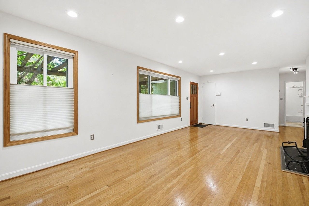 110 Devon Ct - Photo 3 of 41