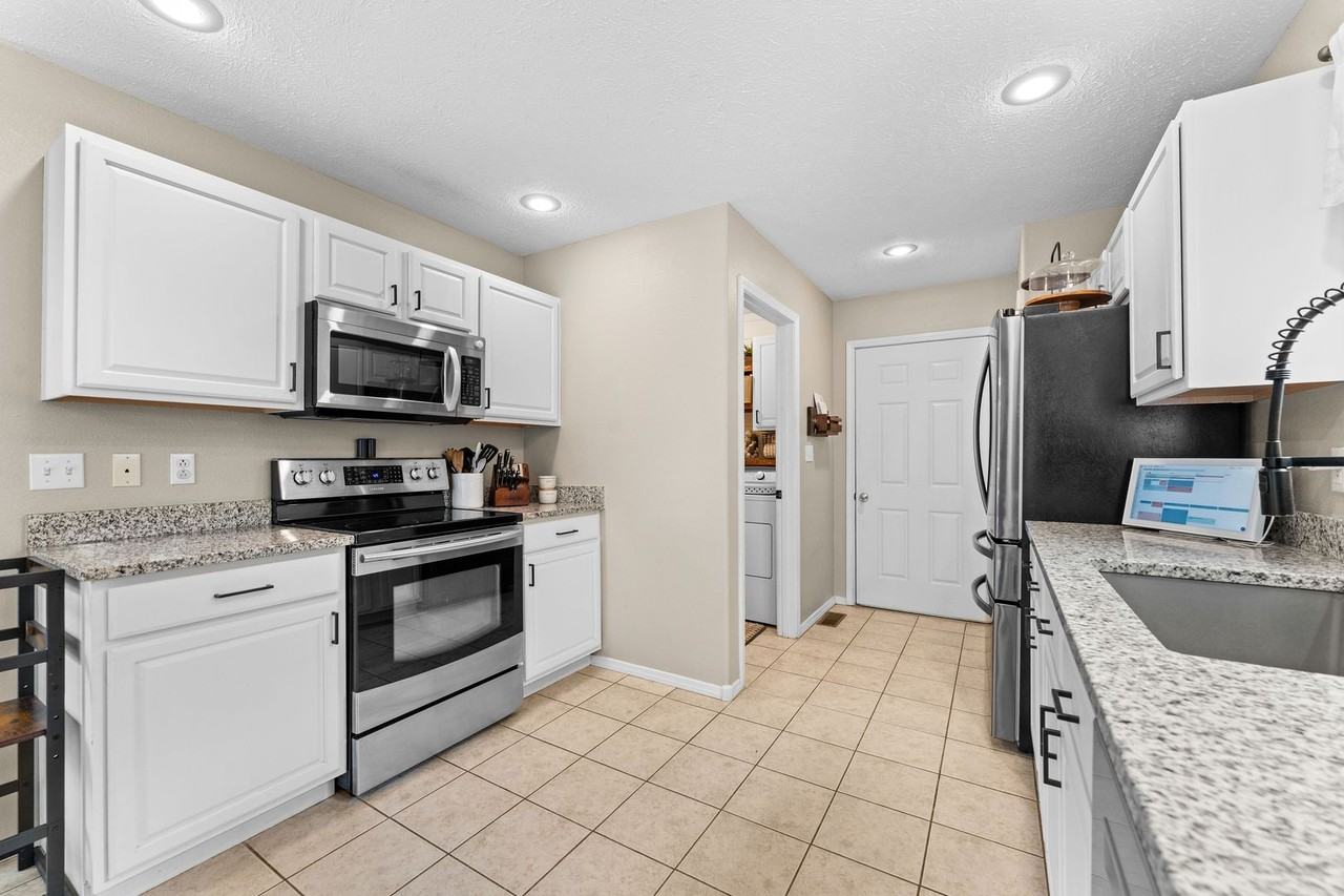 203 203 Daless - Photo 2 of 21