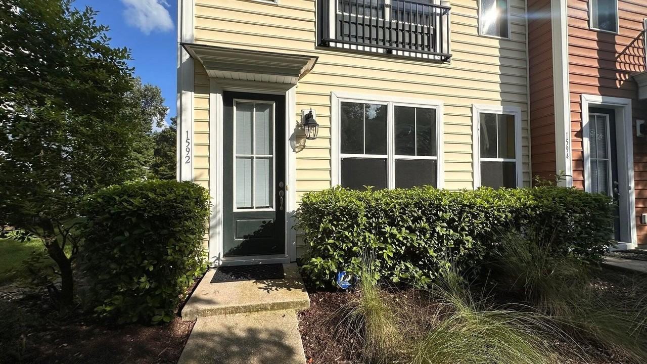 1592 Bluewater Way - Photo 2 of 29