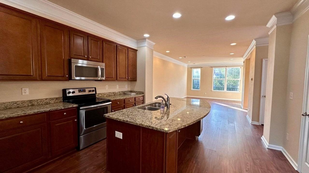 1592 Bluewater Way - Photo 3 of 29