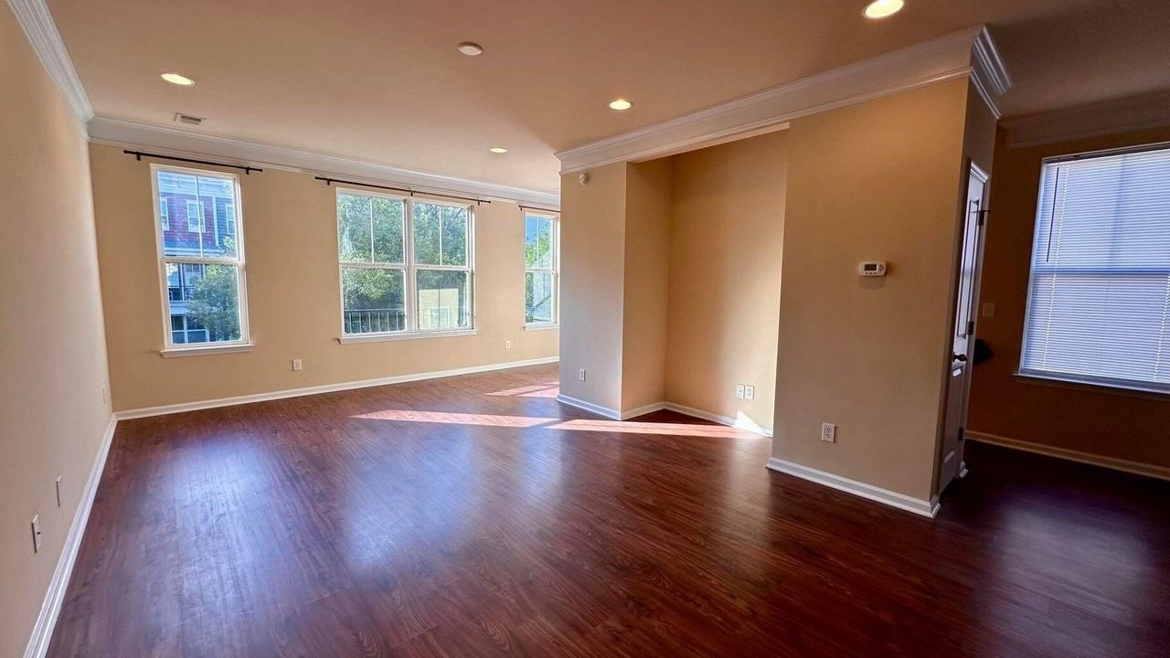 1592 Bluewater Way - Photo 5 of 29