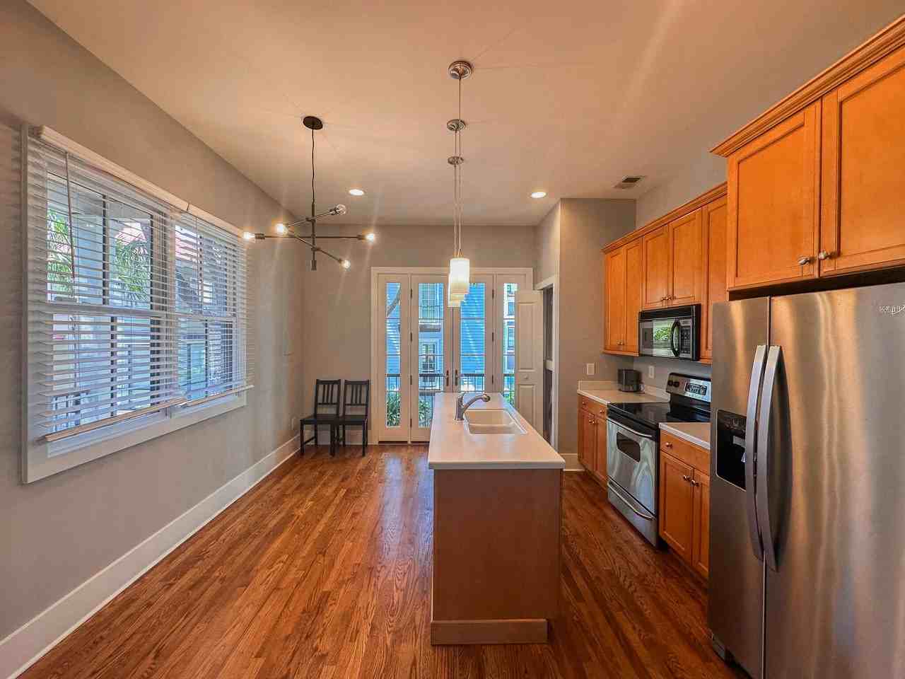 13 Corinne St - Photo 4 of 19