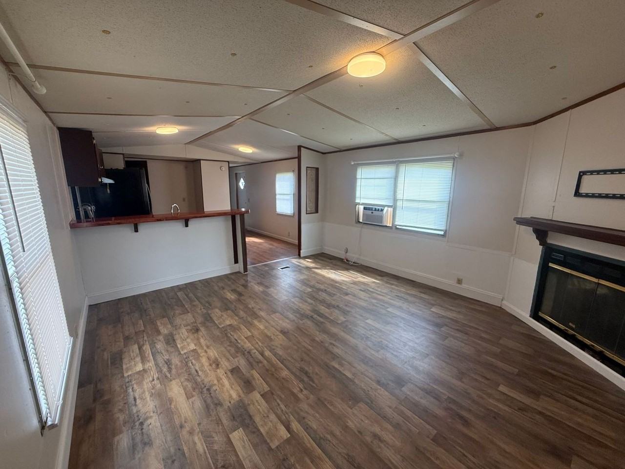 1028 Ruby St - Photo 2 of 14