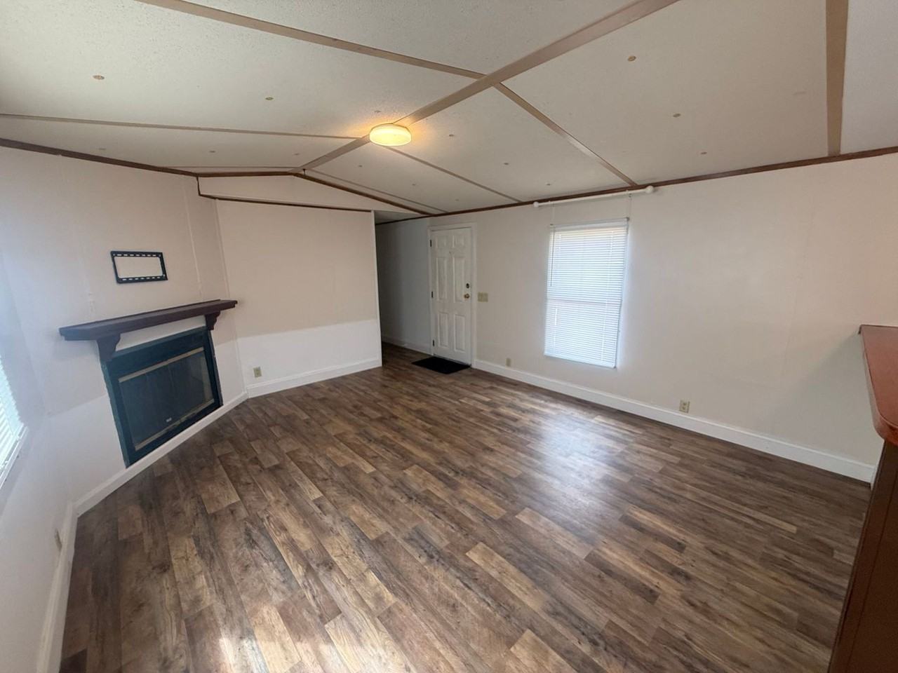 1028 Ruby St - Photo 3 of 14