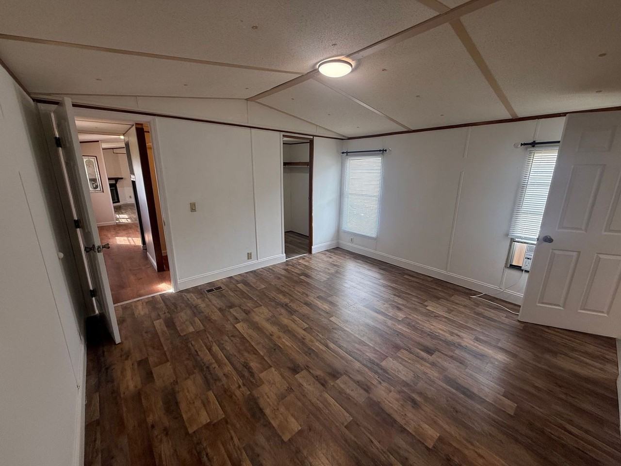 1028 Ruby St - Photo 5 of 14