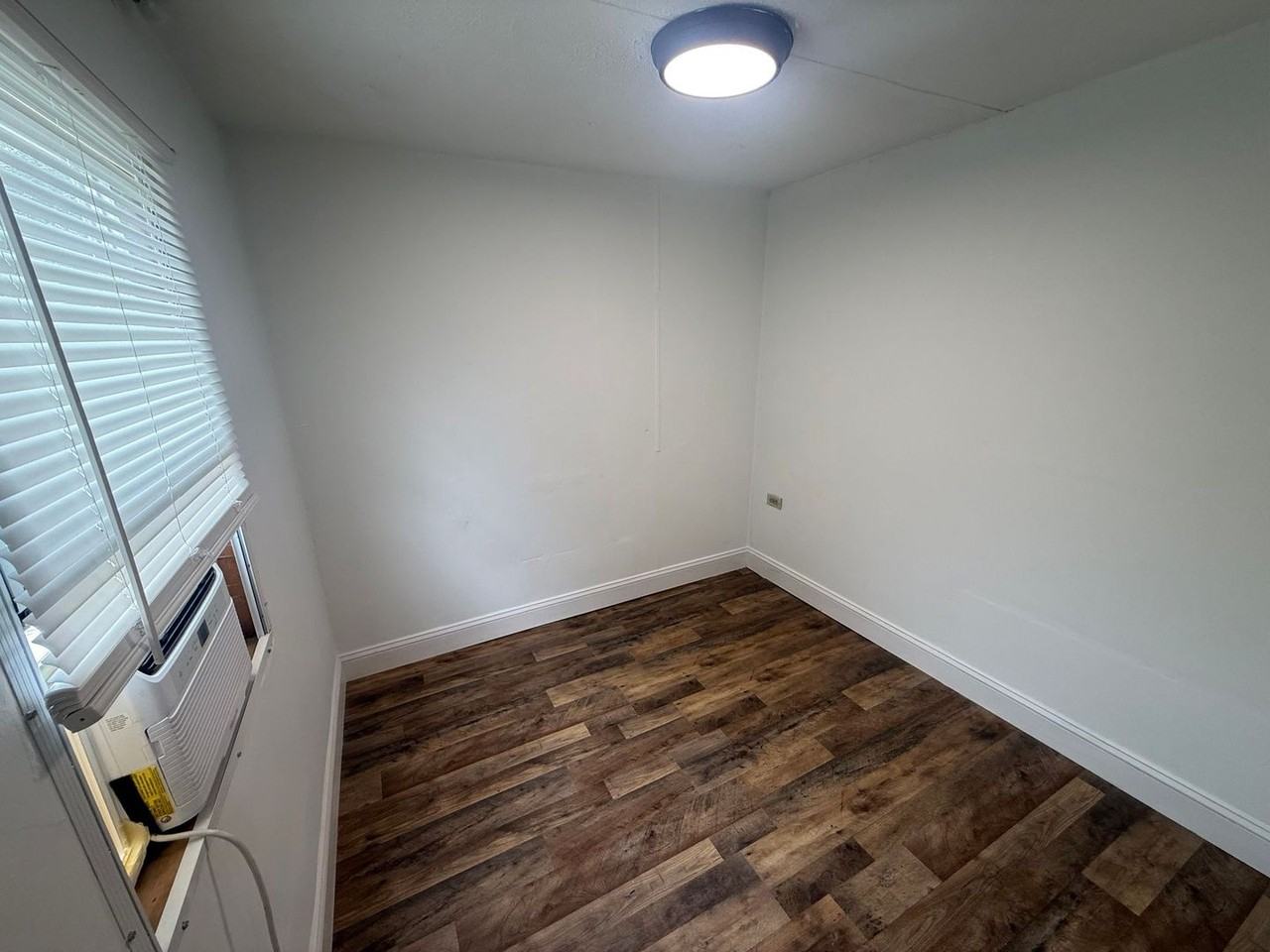 1028 Ruby St - Photo 6 of 14