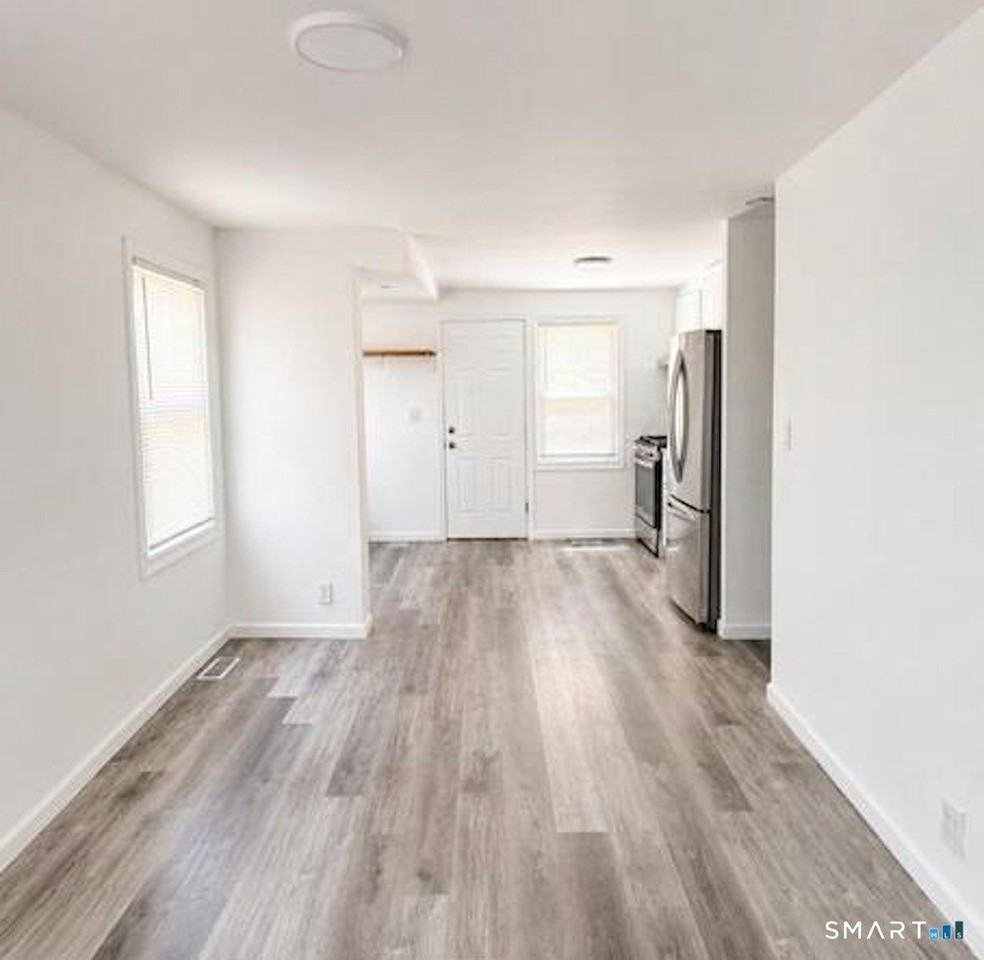 223 Pearl Harbor St - Photo 2 of 12