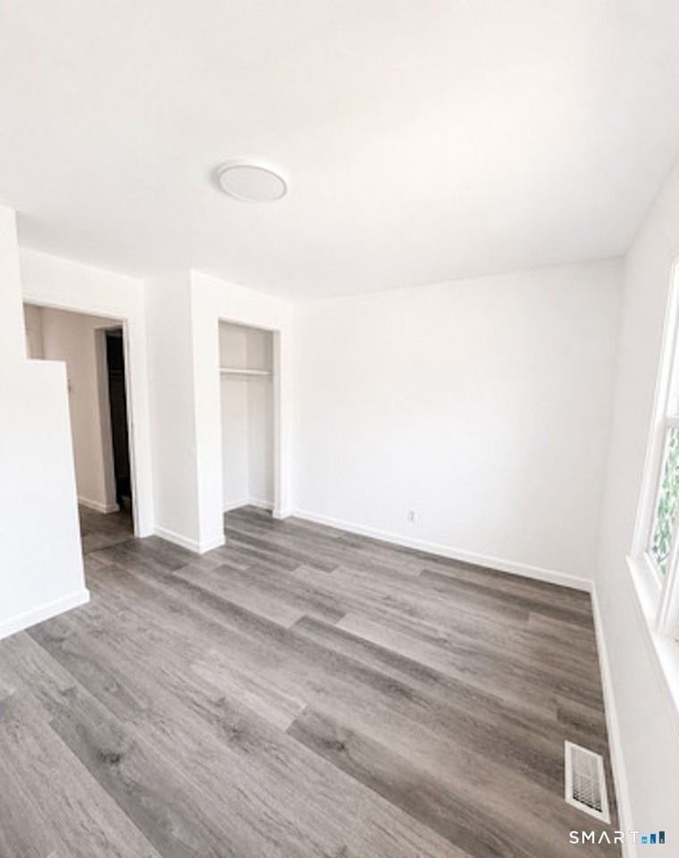 223 Pearl Harbor St - Photo 3 of 12