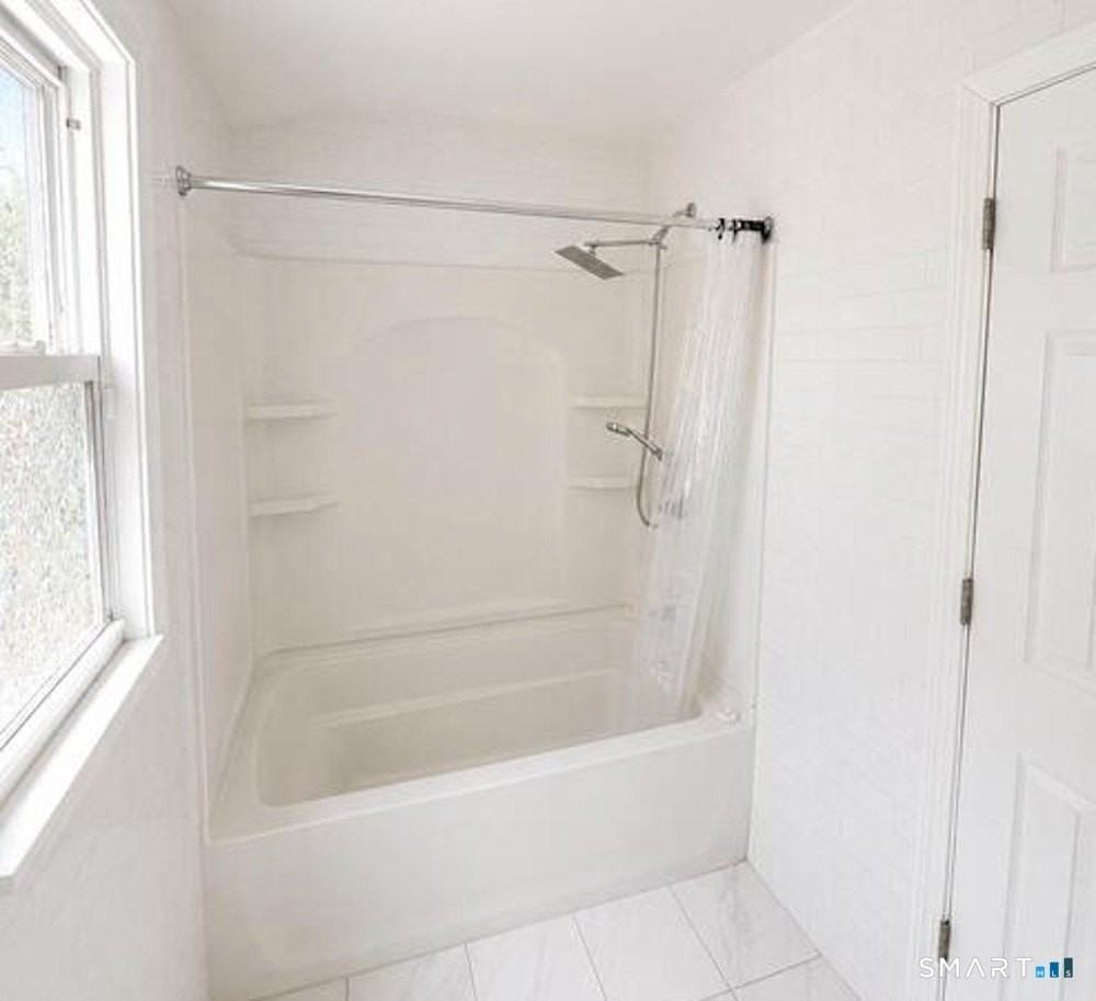 223 Pearl Harbor St - Photo 5 of 14