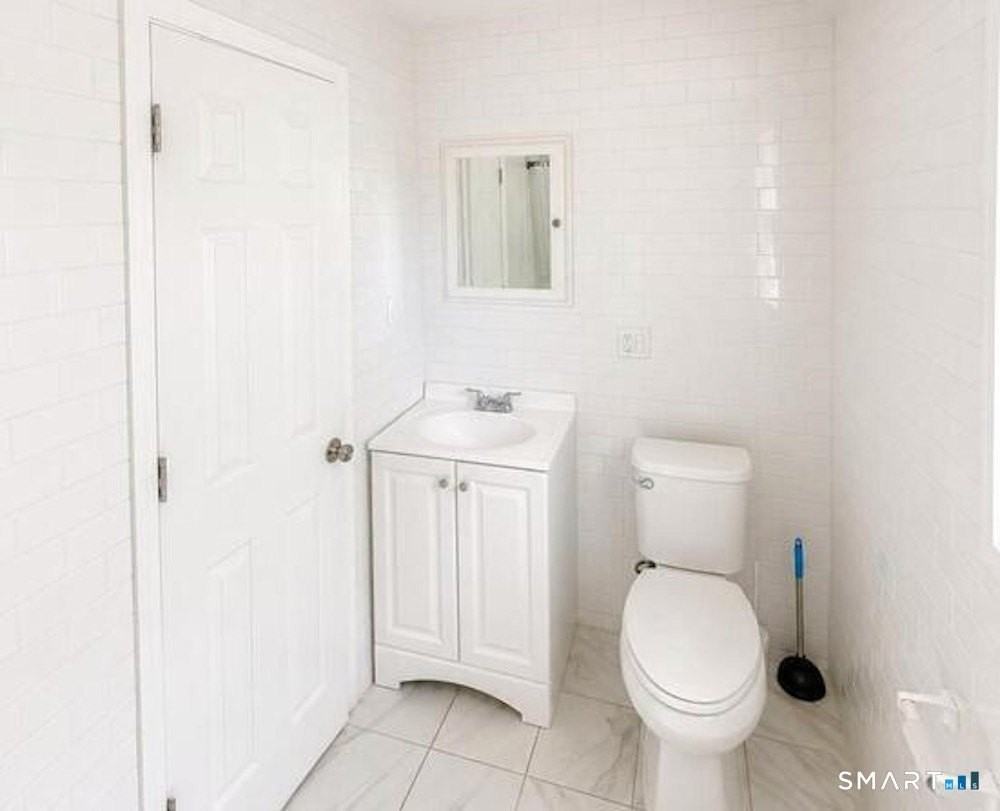 223 Pearl Harbor St - Photo 4 of 12