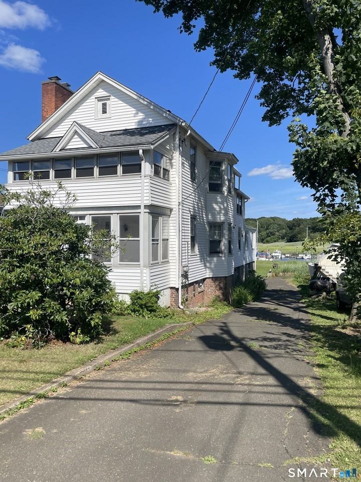 243 Harbor St - Photo 3 of 24