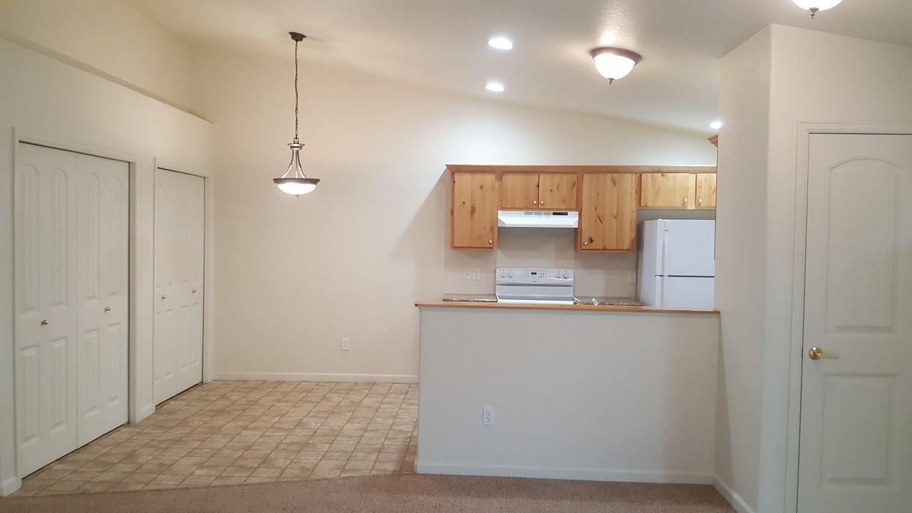 925 Meadows Ave #A - Photo 3 of 16