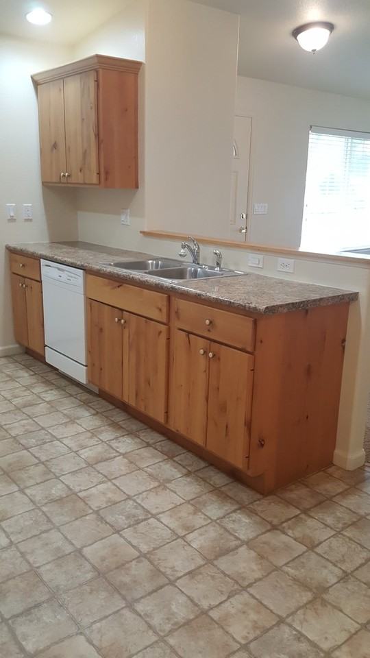 925 Meadows Ave #A - Photo 5 of 16