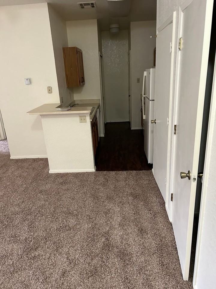 Regency Pointe Apartments - Photo 4 of 35