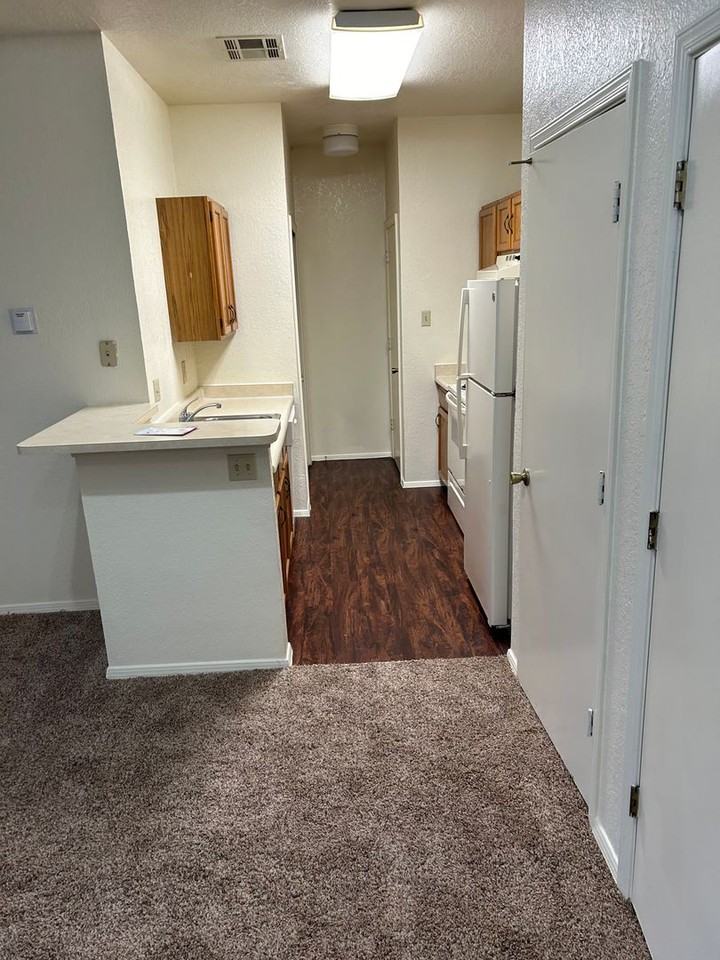 Regency Pointe Apartments - Photo 5 of 35