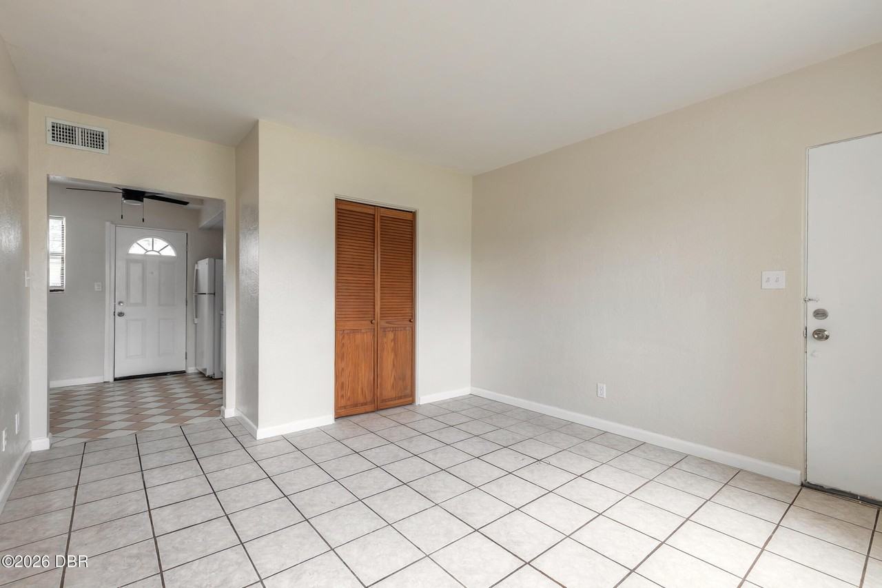 407 University Blvd #2 - Photo 6 of 22
