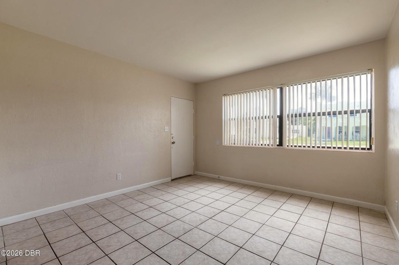 407 University Blvd #2 - Photo 7 of 22