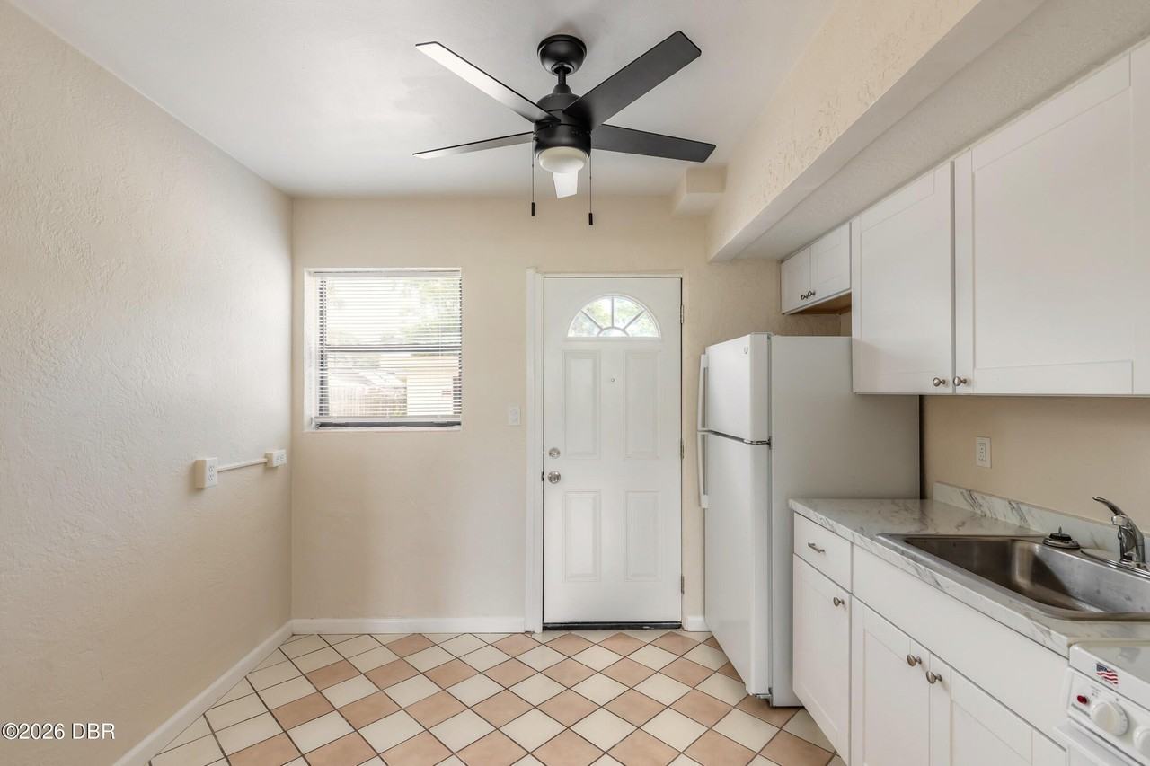 407 University Blvd #2 - Photo 4 of 22