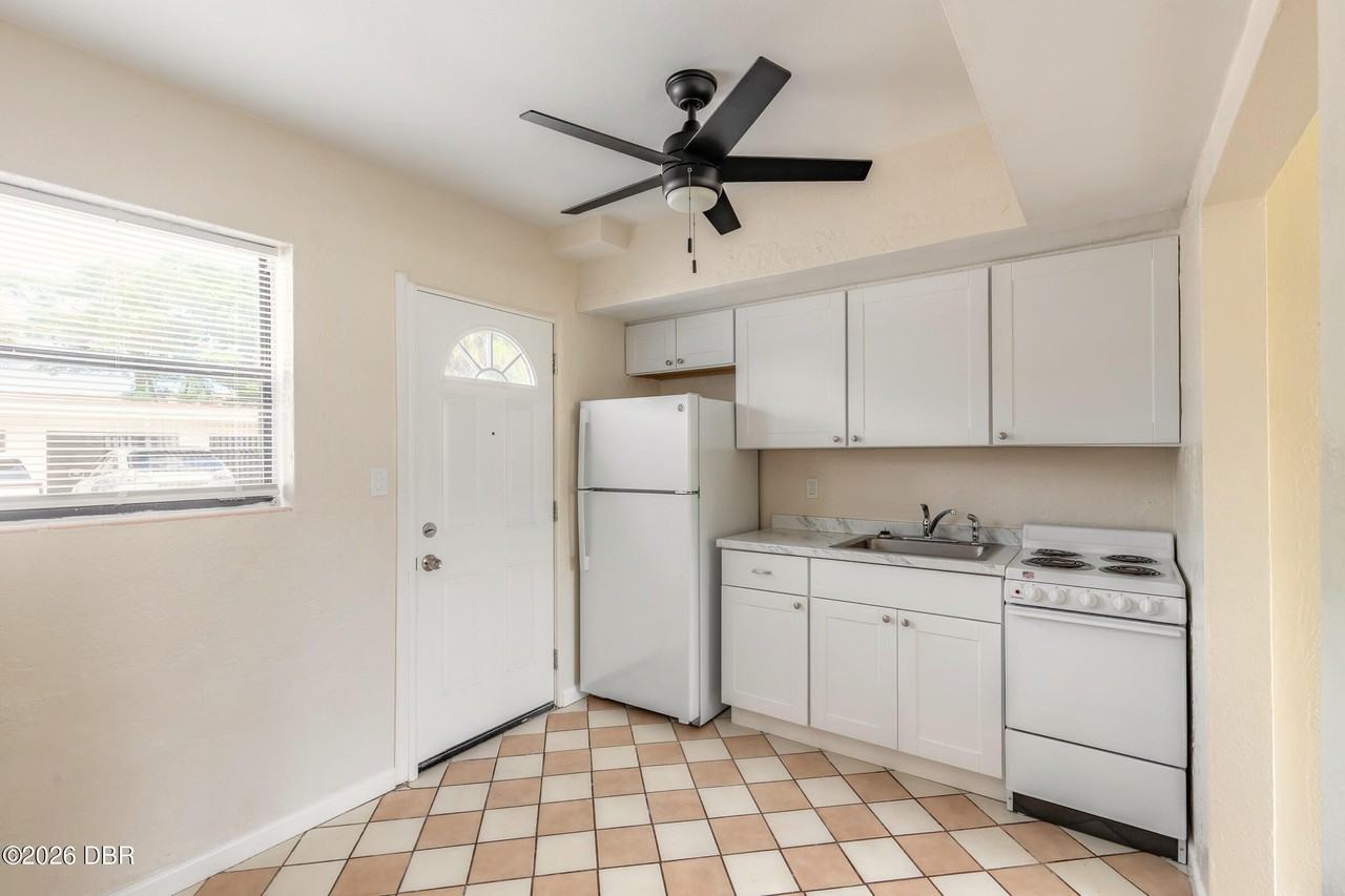 407 University Blvd #2 - Photo 5 of 22