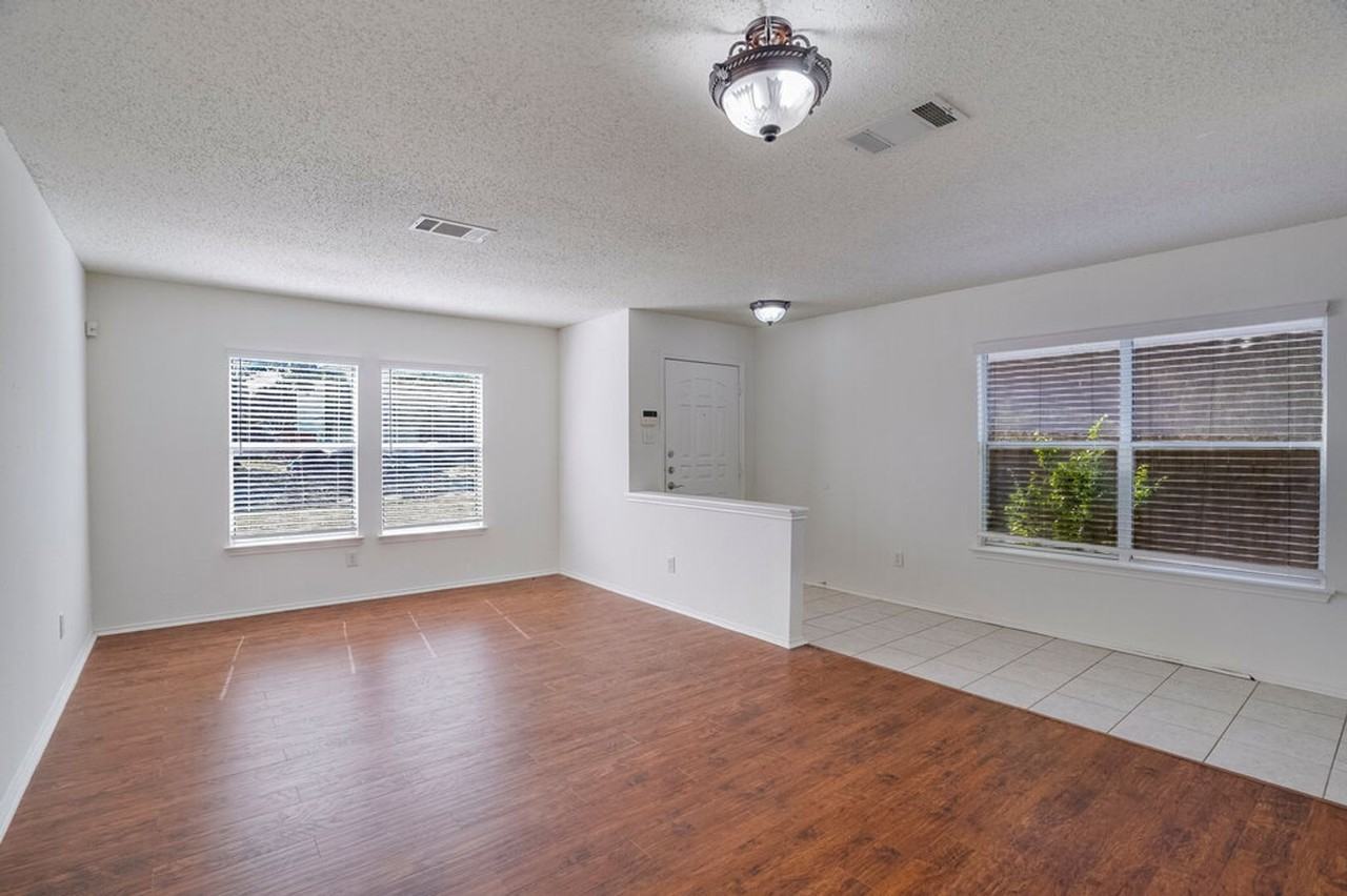 2602 Stapleford Dr - Photo 3 of 20