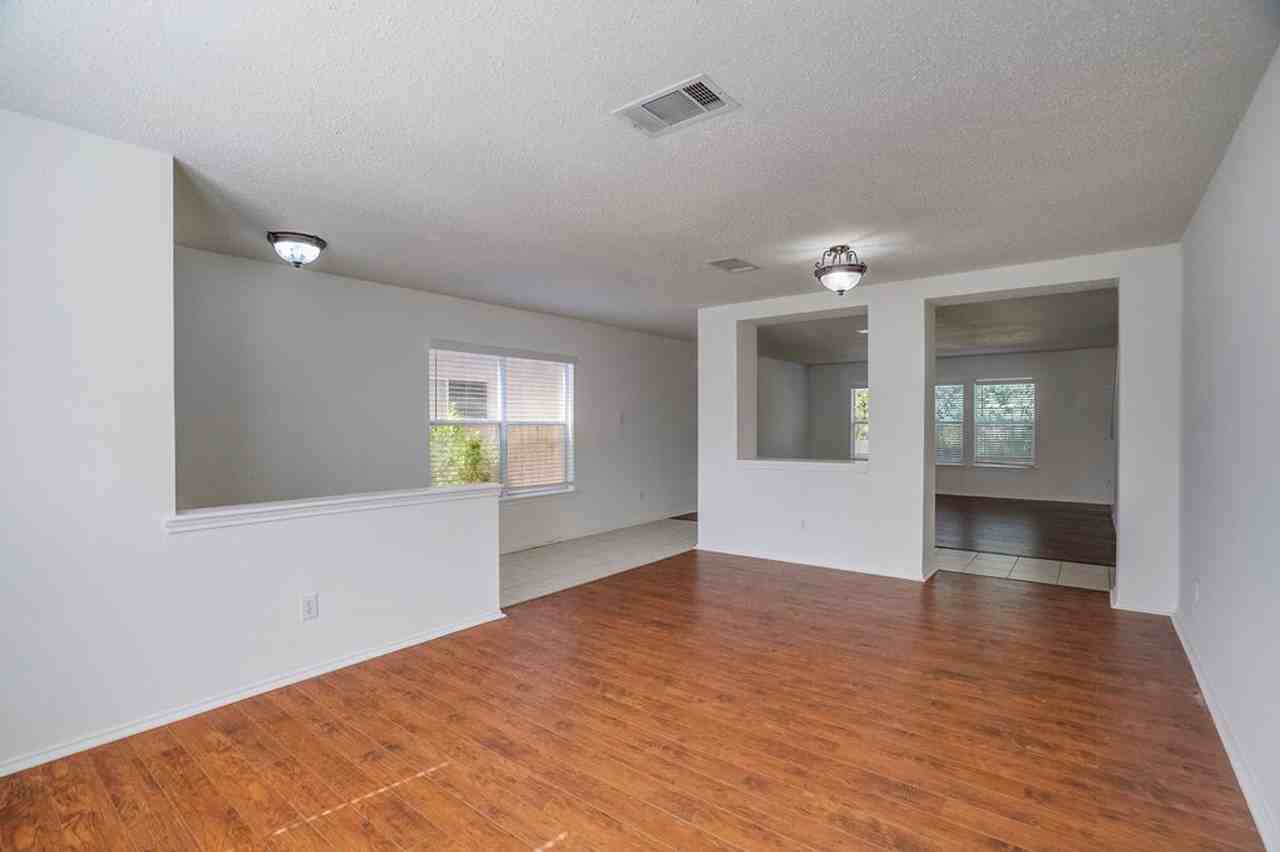 2602 Stapleford Dr - Photo 4 of 20