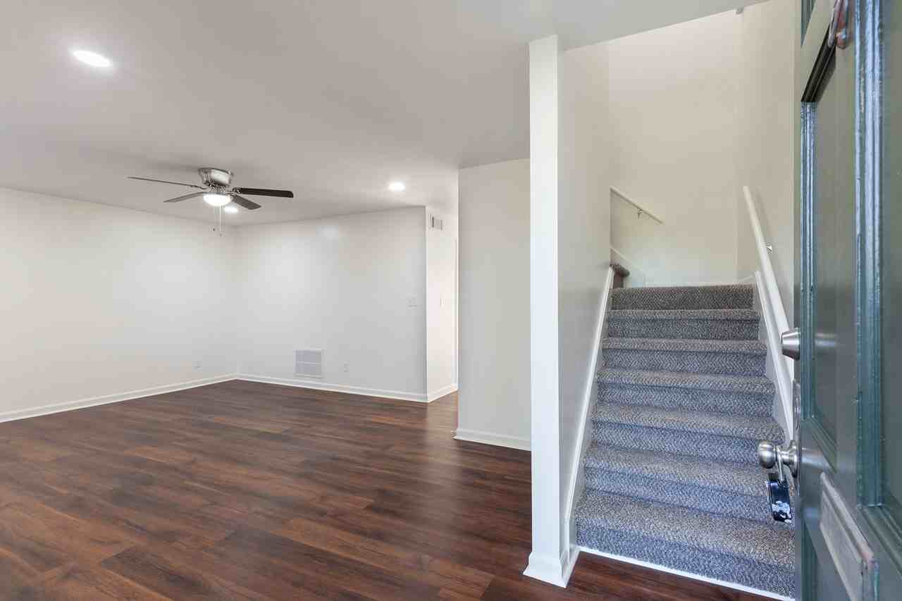 330 Winding River Dr Unit H - Photo 3 of 33