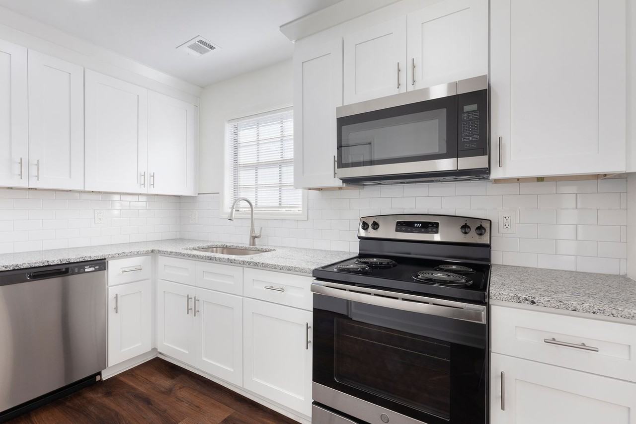 330 Winding River Dr Unit H - Photo 6 of 33