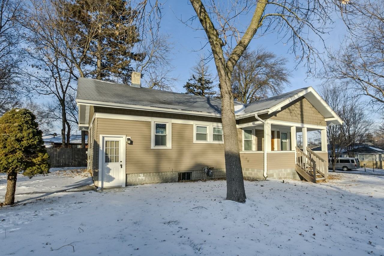 4859 Calvert St - Photo 4 of 22