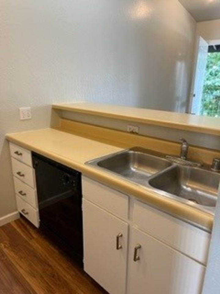 490 Highland Ave #30 - Photo 4 of 9