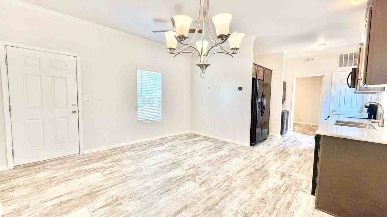 1727 S Hill Ave - Photo 3 of 30