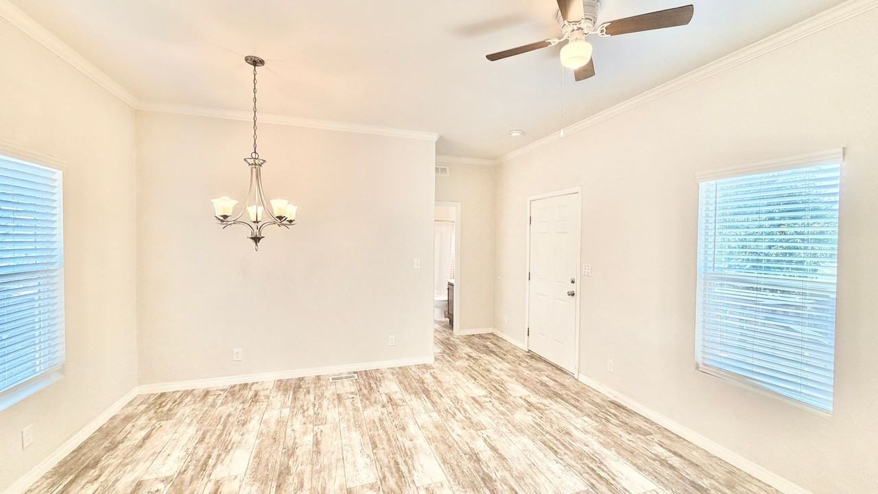 1727 S Hill Ave - Photo 5 of 30