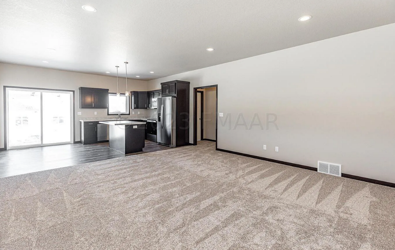 1506 Keystone Cir Ne - Photo 2 of 3