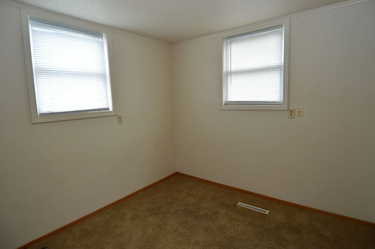 Goelzer-1114 Park Dr. - Photo 3 of 7