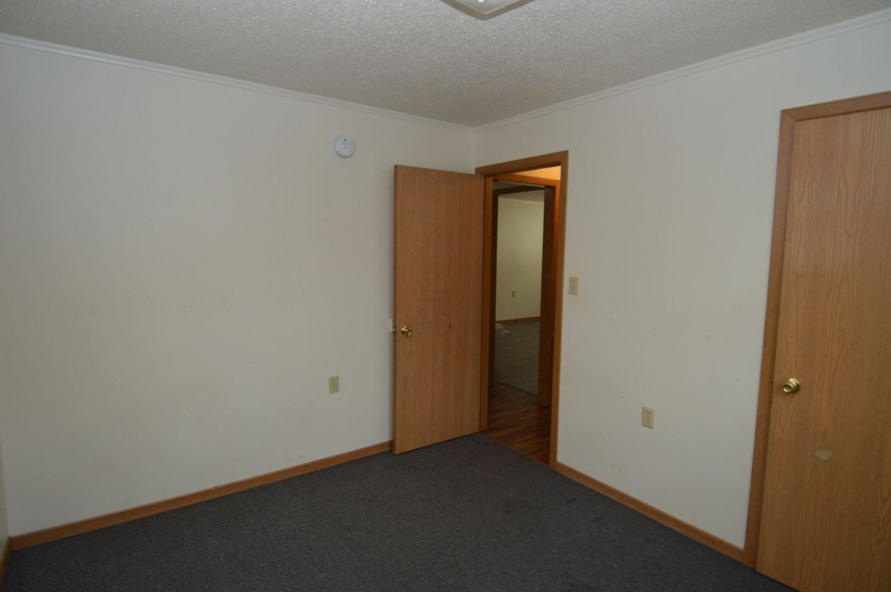 Goelzer-1114 Park Dr. - Photo 6 of 7