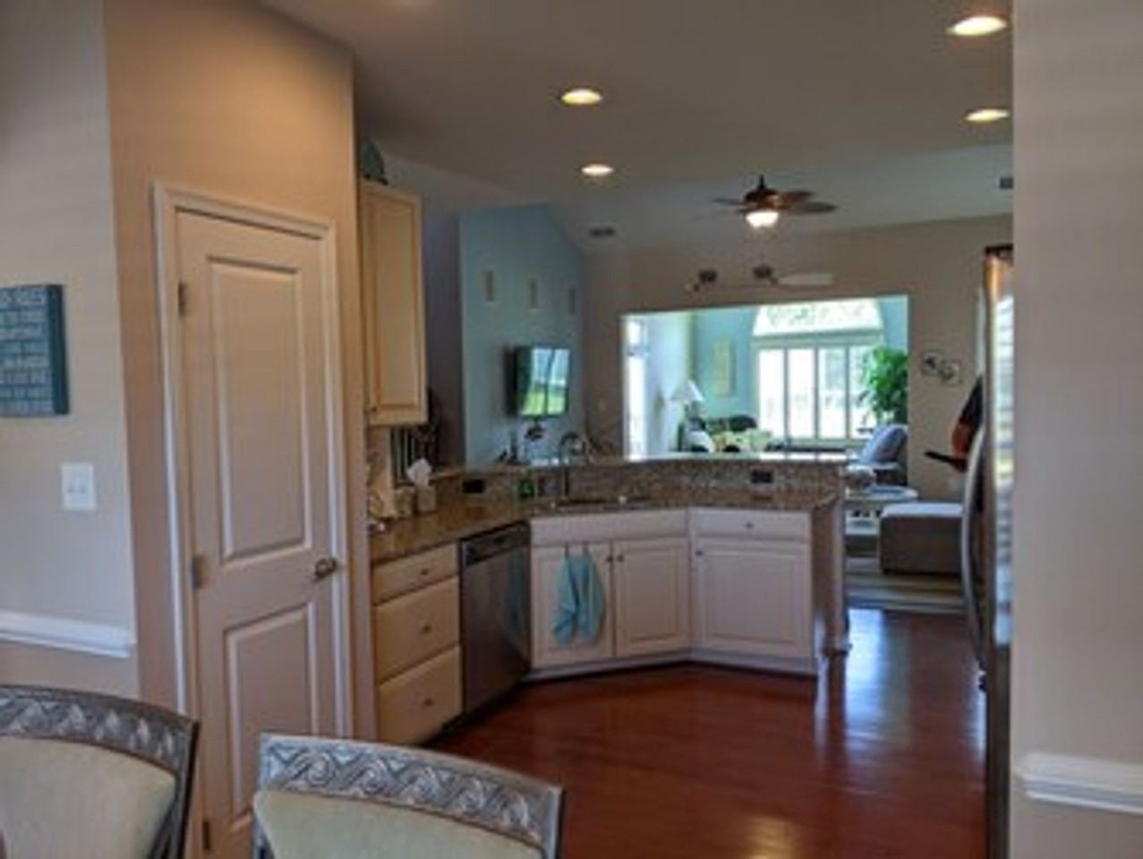 37024 Fairway Dr - Photo 4 of 41