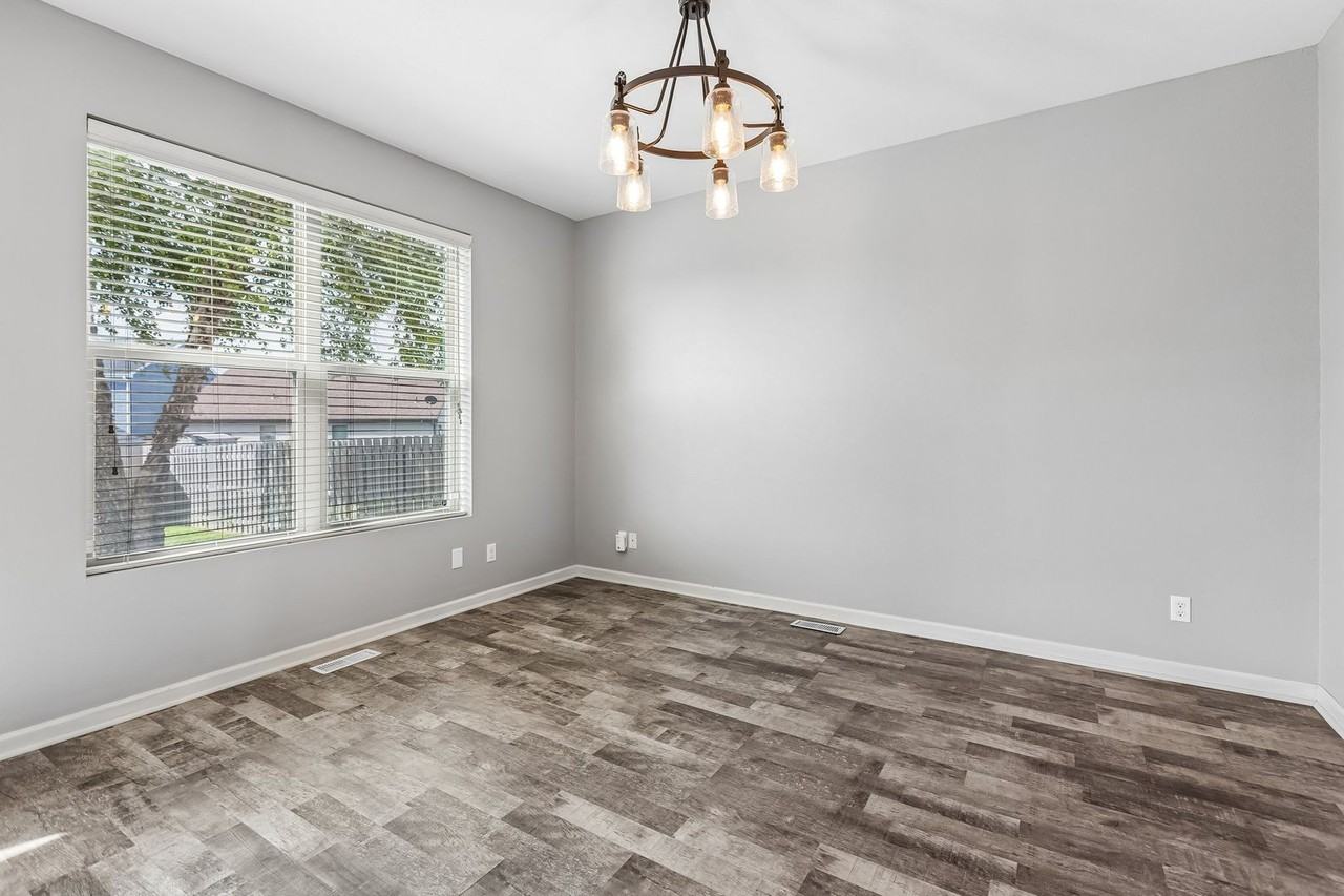 15915 Filmore Cir - Photo 6 of 30