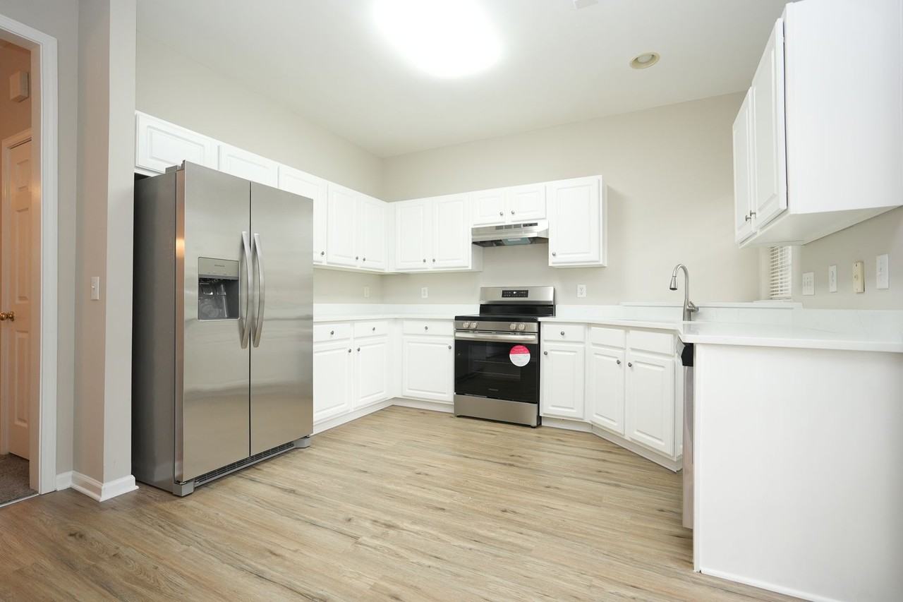 8065 Stoneham Ct - Photo 3 of 19