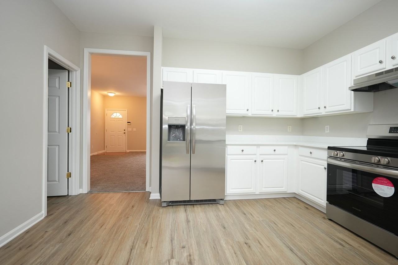 8065 Stoneham Ct - Photo 4 of 19