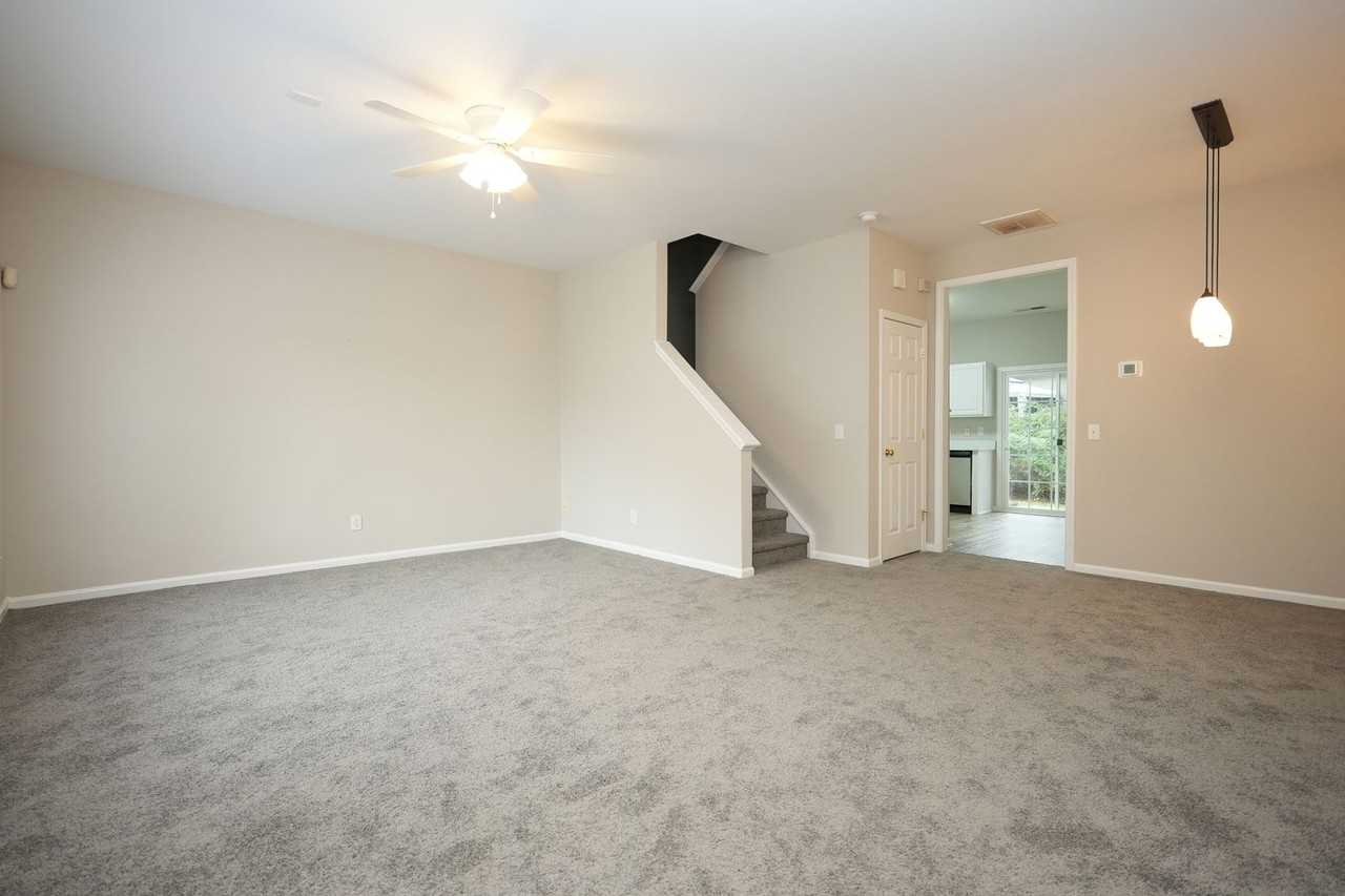 8065 Stoneham Ct - Photo 5 of 19