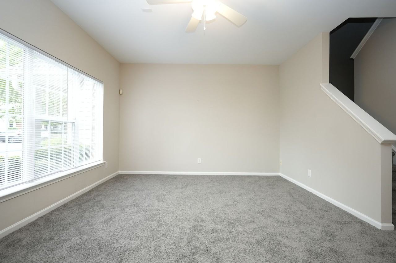 8065 Stoneham Ct - Photo 6 of 19