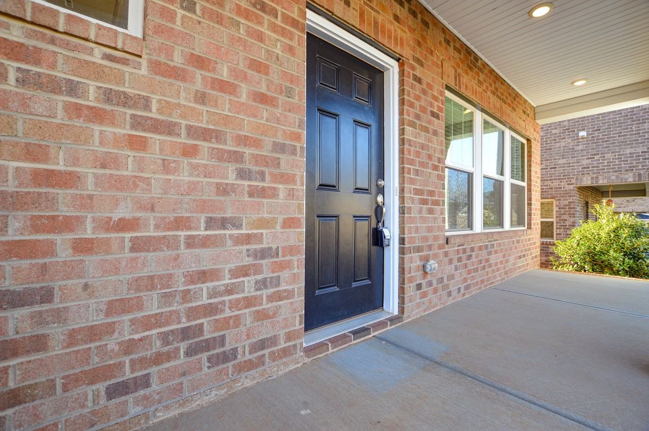 3215 Lisburn St - Photo 5 of 37