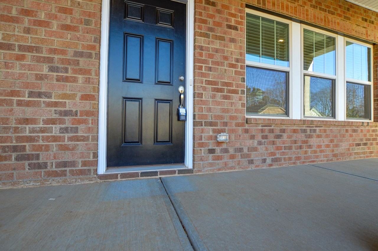 3215 Lisburn St - Photo 7 of 37