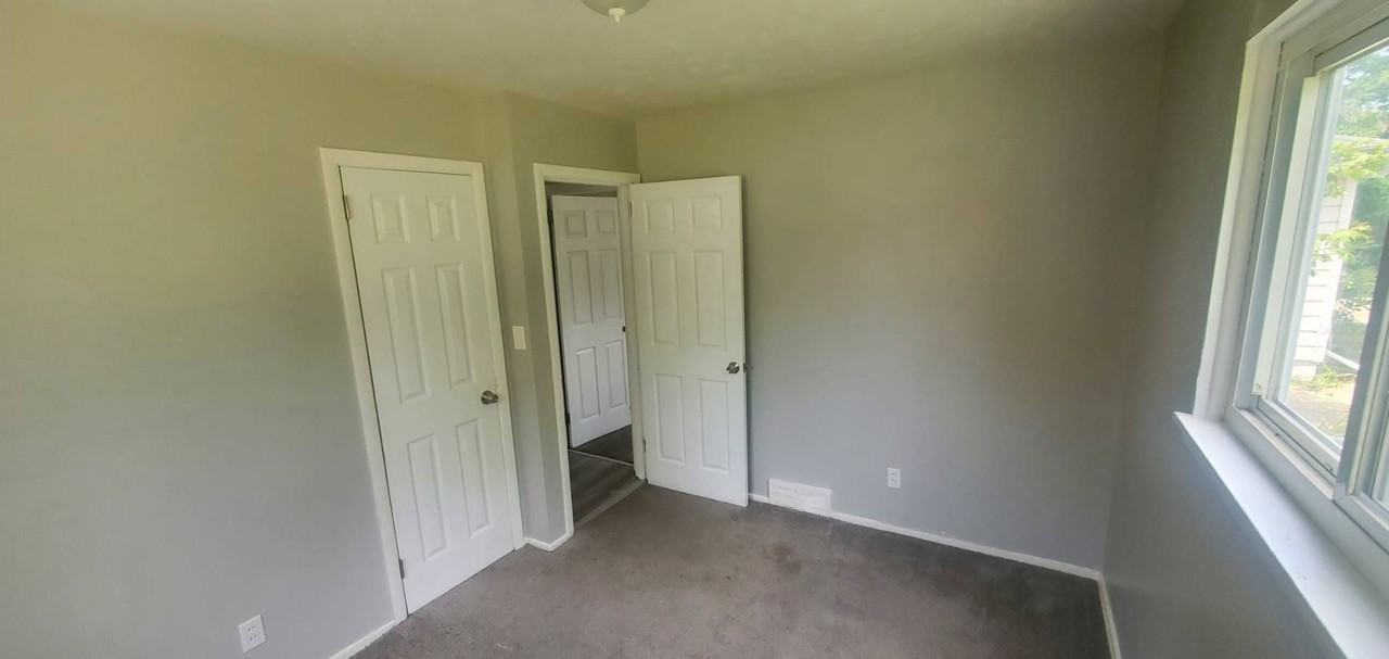 4595 Lee Rd - Photo 2 of 23