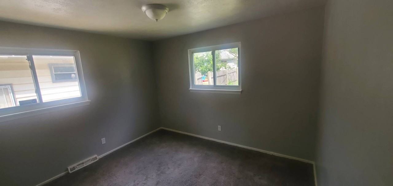 4595 Lee Rd - Photo 3 of 23