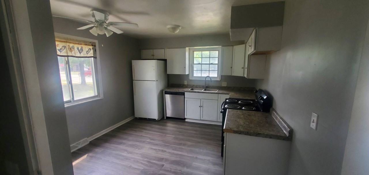4595 Lee Rd - Photo 7 of 23
