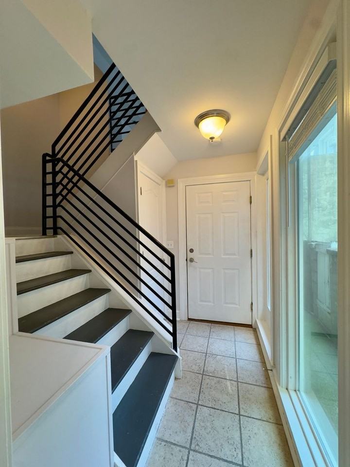 701 S Rose St - Photo 4 of 31